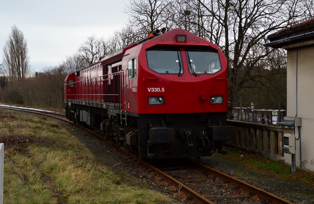 Am 02.01.2015 wurde in Zeitz hvle V 330.5 (92 80 1250 008-0 D-HVLE) gesichtet.
Der Tiger geh�rte bis 2012 zur OHE. 