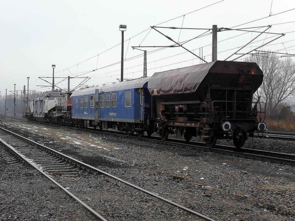Am 02.02.2014 stand in Naumburg Hbf der Trafozug Bza N0-3028/13 von N�rnberg Rbf nach Sta�furt und weiter zur Agl UW F�rderstedt abgestellt. 