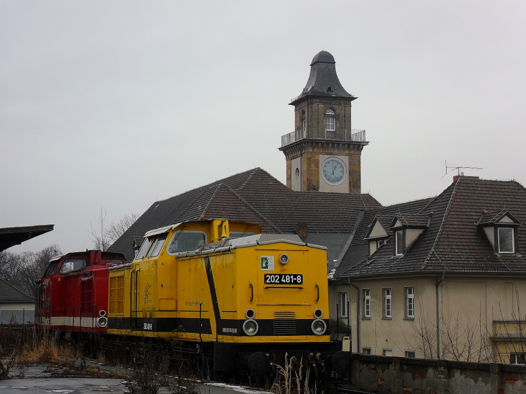 Am 02.02.2014 waren 202 481-8 + 112 708-3 der RIS in Zeitz abgestellt.