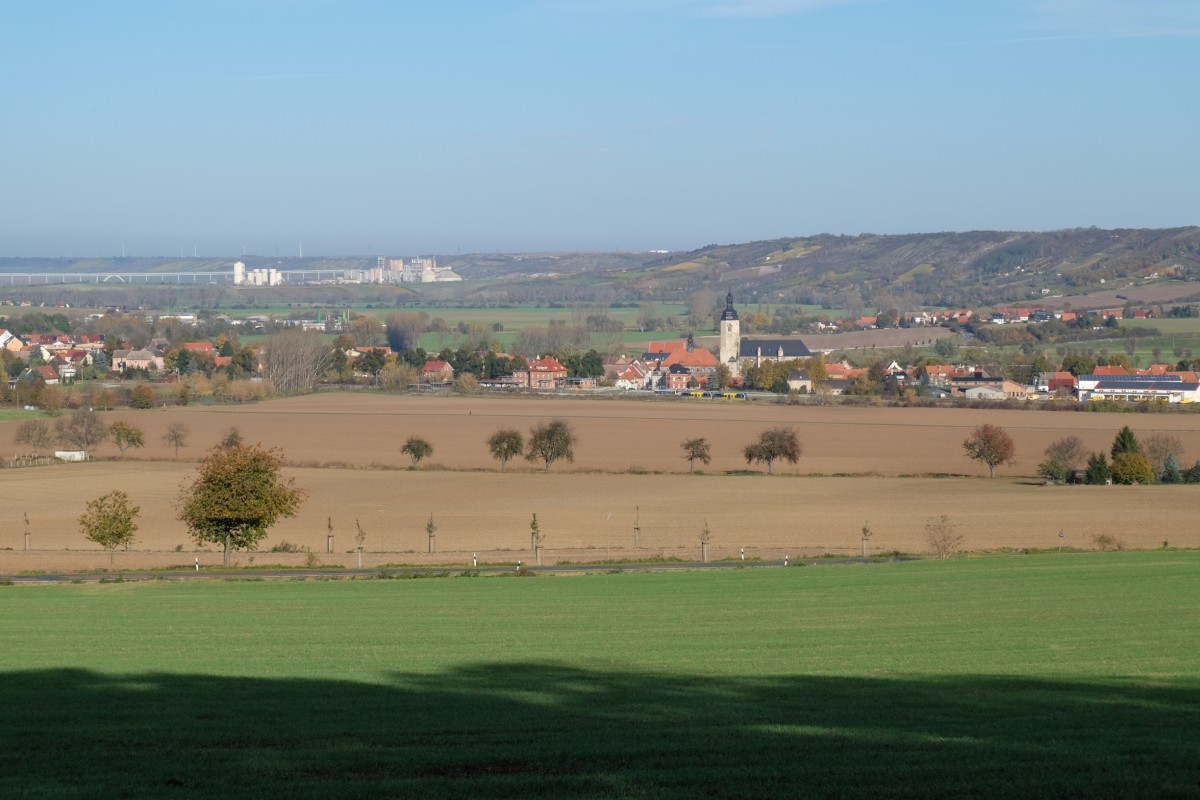 Am 02.11.2014 war der Lokf�hrerstreik auch auf der Unstrutbahn zu sp�ren. RB 34872 von Naumburg Ost nach Wangen fuhr deswegen au�erplanm��ig auf Gleis 8 statt 7 in Laucha ein, da der Gegenzug aus Wangen ausfiel. (Foto: H. Kern)