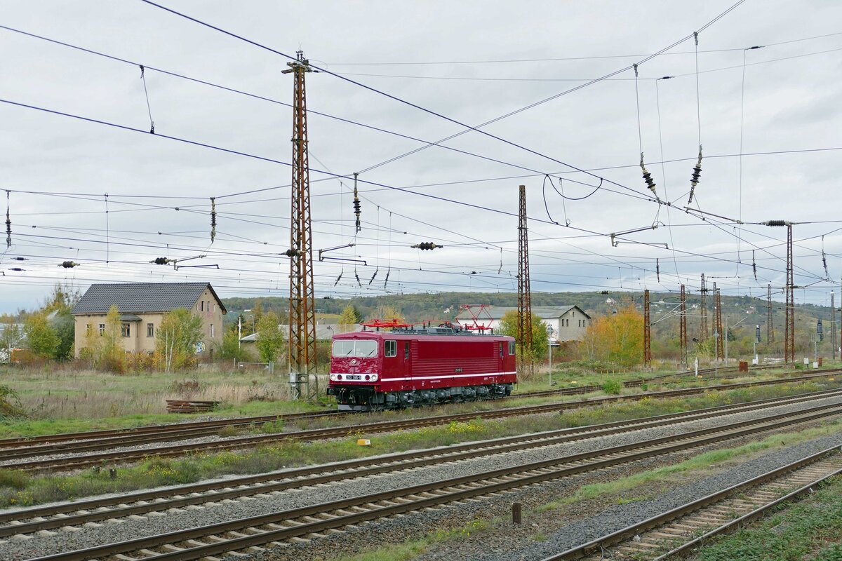Am 07.11.2022 verlie� die frisch lackierte FWK 250 195-5 Naumburg (S) Hbf in Richtung Erfurt. (Foto: Wolfgang Krolop) 