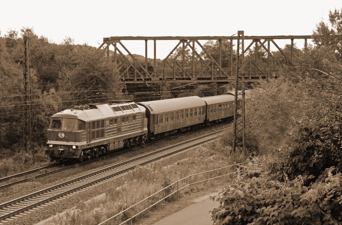 Am 08.09.2013 bespannte mal keine Dampflok den j�hrlichen Winzerfestsonderzug von Bahndampfmuseum in Leipzig, sondern die LEG 132 158-7, hier zu sehen bei der Einfahrt in Naumburg Hbf. (Foto: Ren� Richter)