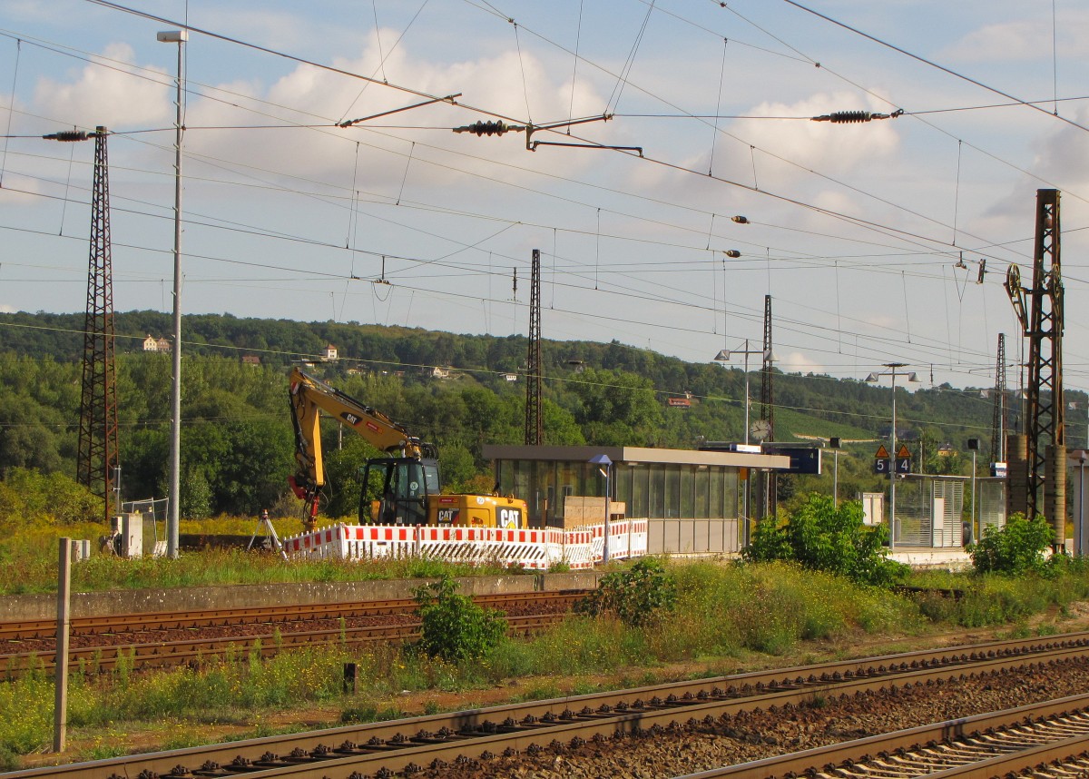 Am 08.09.2015 fanden vermutlich Bauarbeiten f�r den Bau eines Fahrstuhls am Bahnsteig 4 und 5 in Naumburg Hbf statt. Dies w�rde dann auch einen behindertengerechten Zugang zu den Z�gen der Burgenlandbahn erm�glichen.