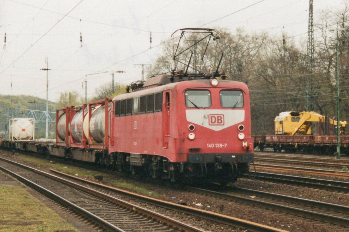 Am 1 Februar 2000 durchfahrt 140 139 Kln West.