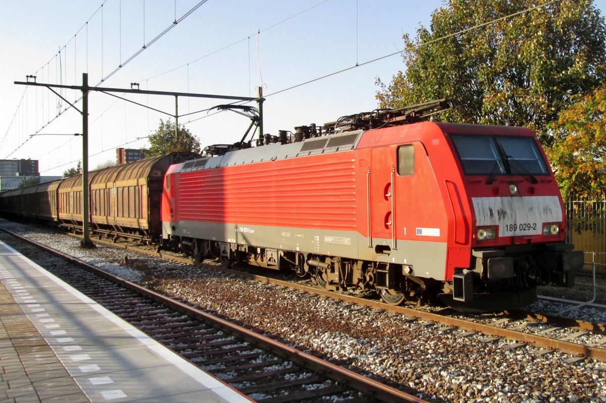 Am 1 November 2014 durchfahrt umgeleiteter Gz mit 189 029 Tilburg. 