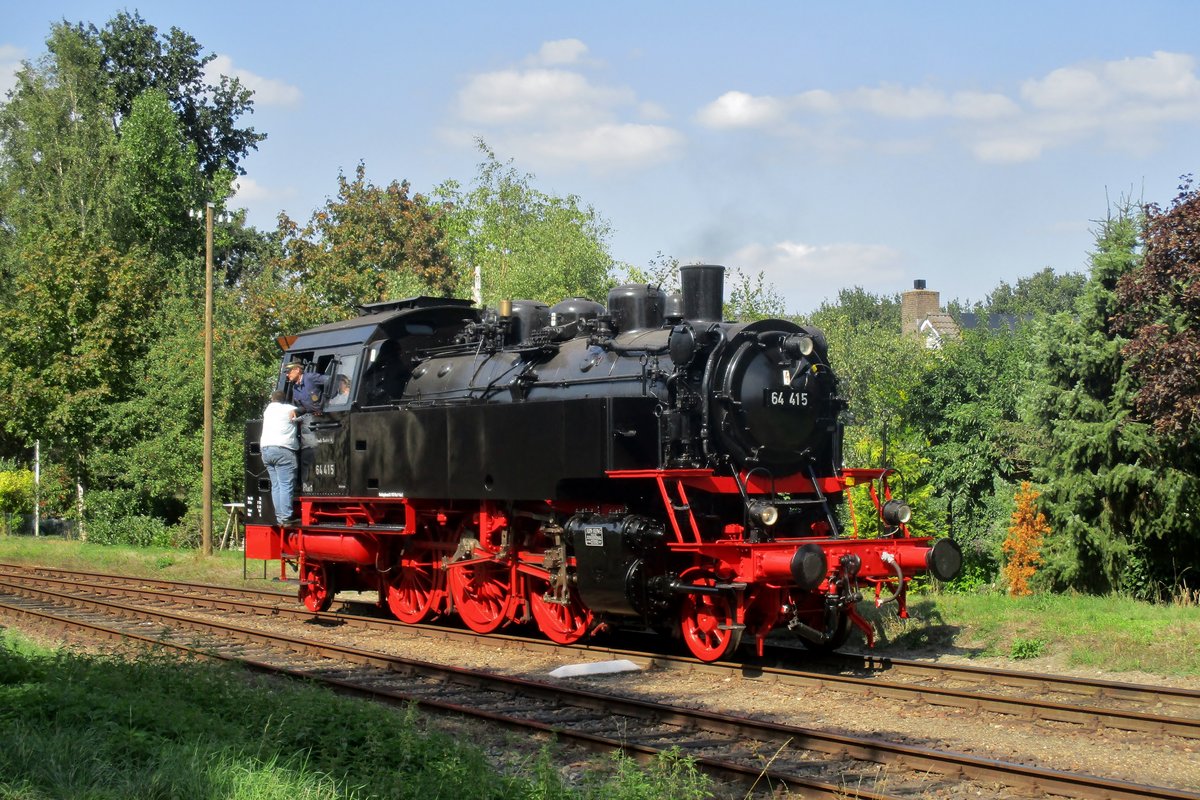 Am 1 September 2018 lauft VSM 64 415 um in Beekbergen.