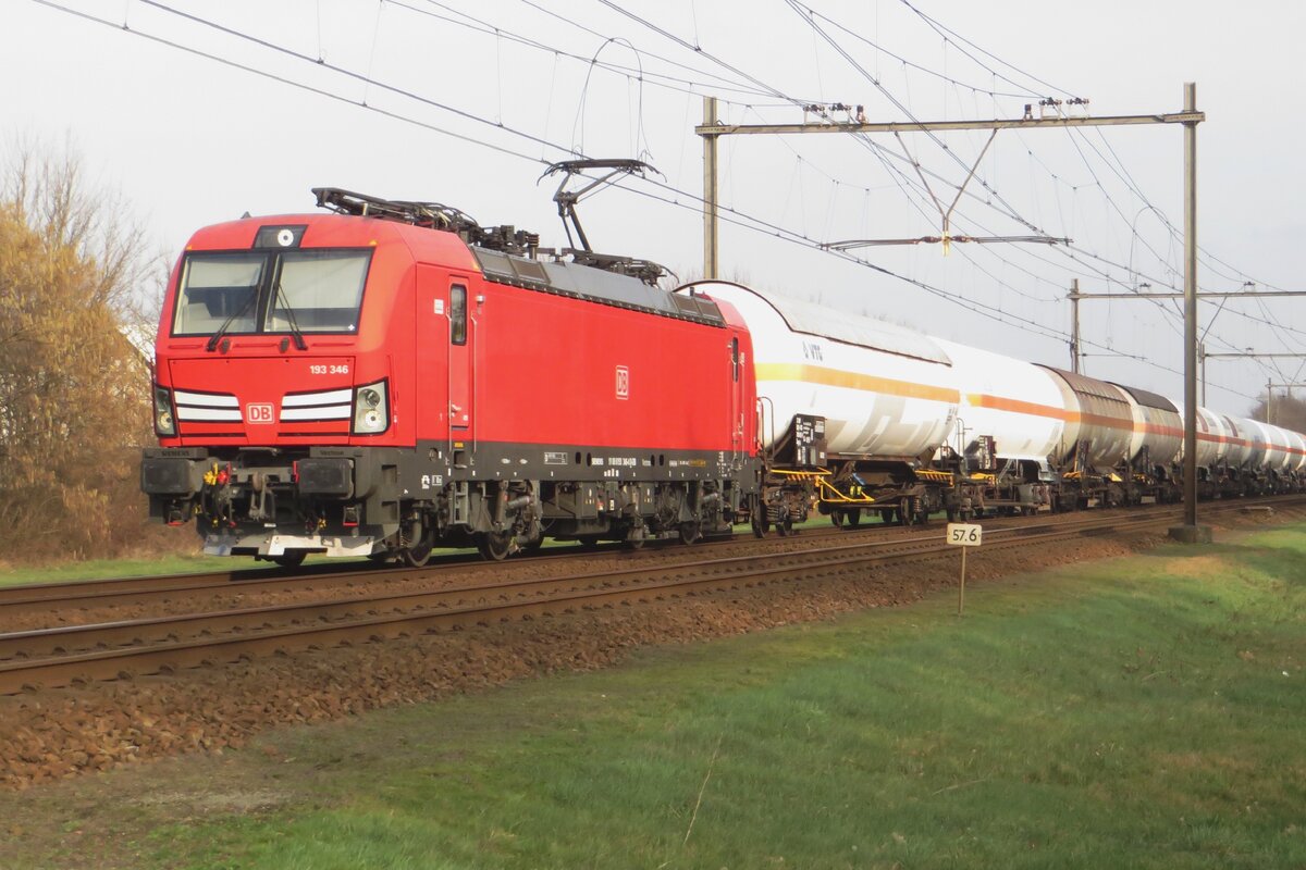 Am 10 Februar 2023 passiert DBC 193 346 mit ein Gaskesselwagenzug Alverna.