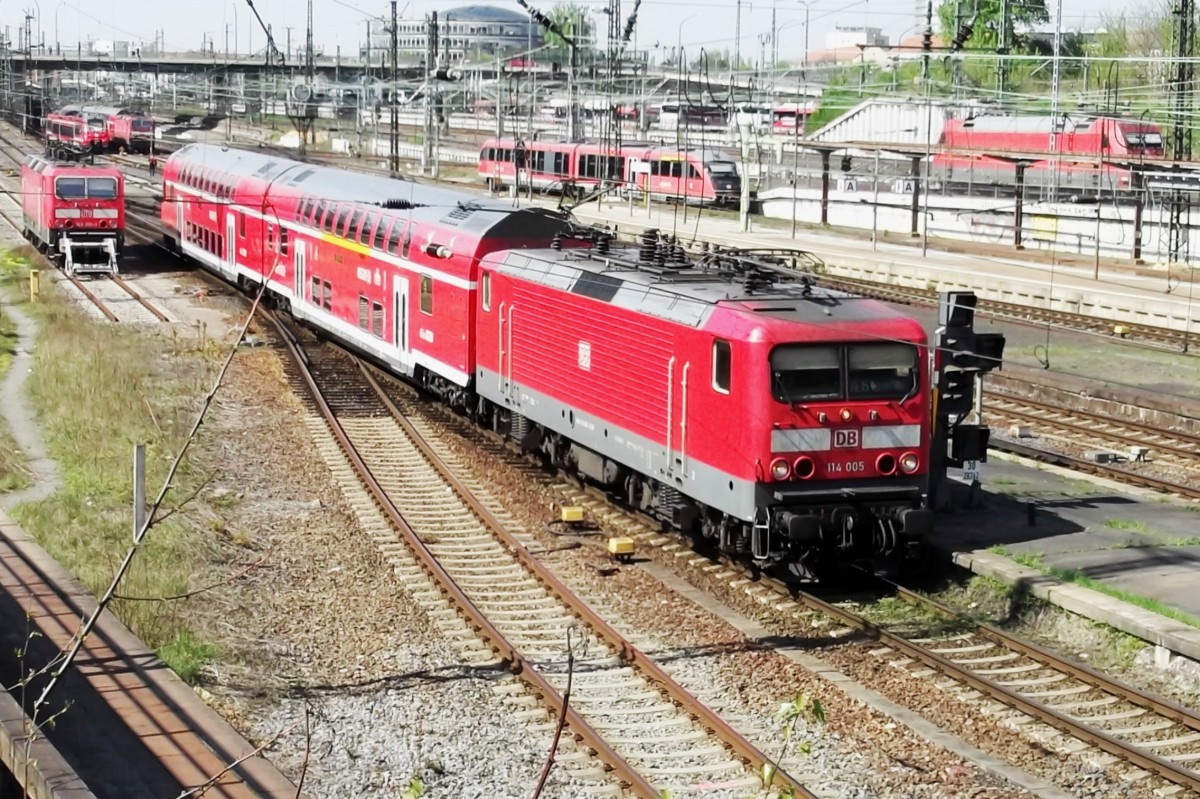 Am 11 April 2014 treft 114 005 in Dresden Hbf ein.