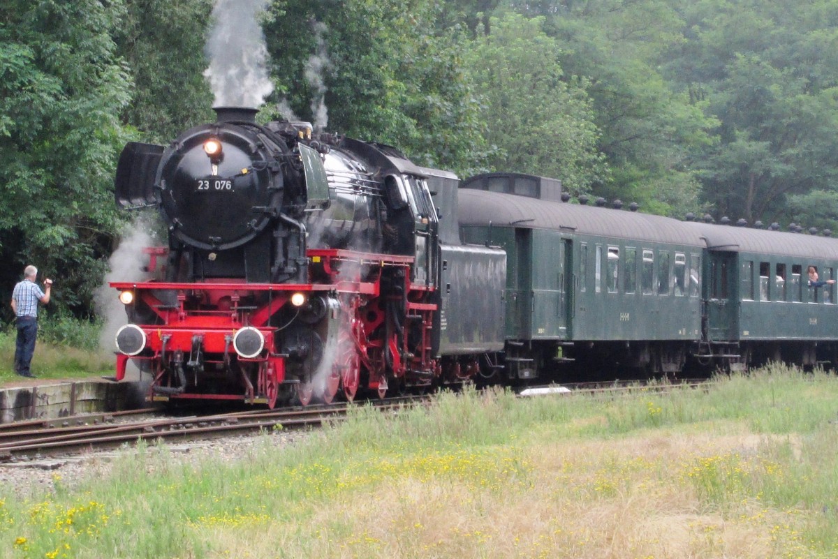 Am 12 Juli 2014 steht 23 076 in Kerkrade. Die Grenze mit Deutschland ist nur einige 100 meter entfernt.