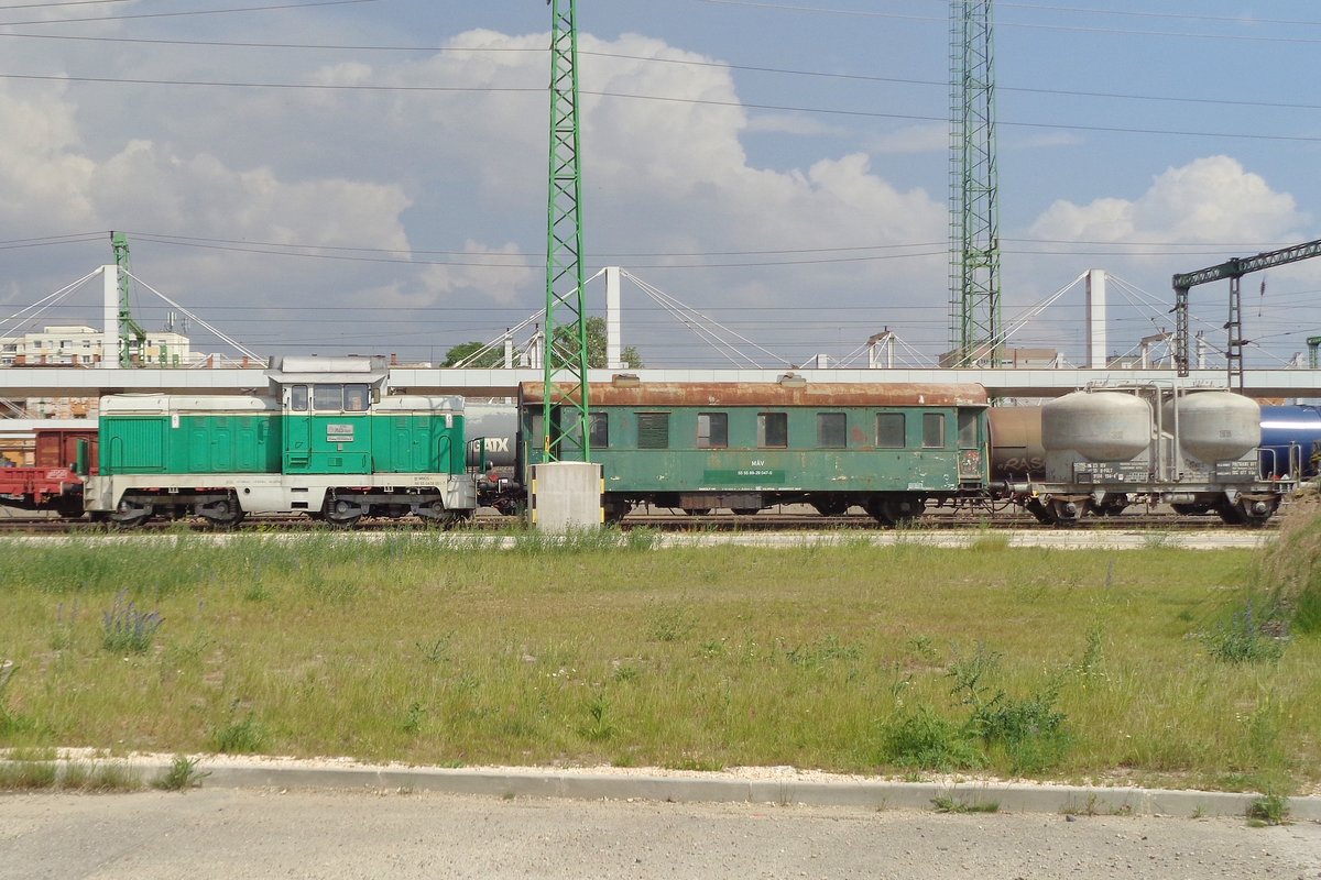 Am 12 Mai 2018 steht M43-001 mit ein Gleisbauzug in Budapest-Kelenföld. 