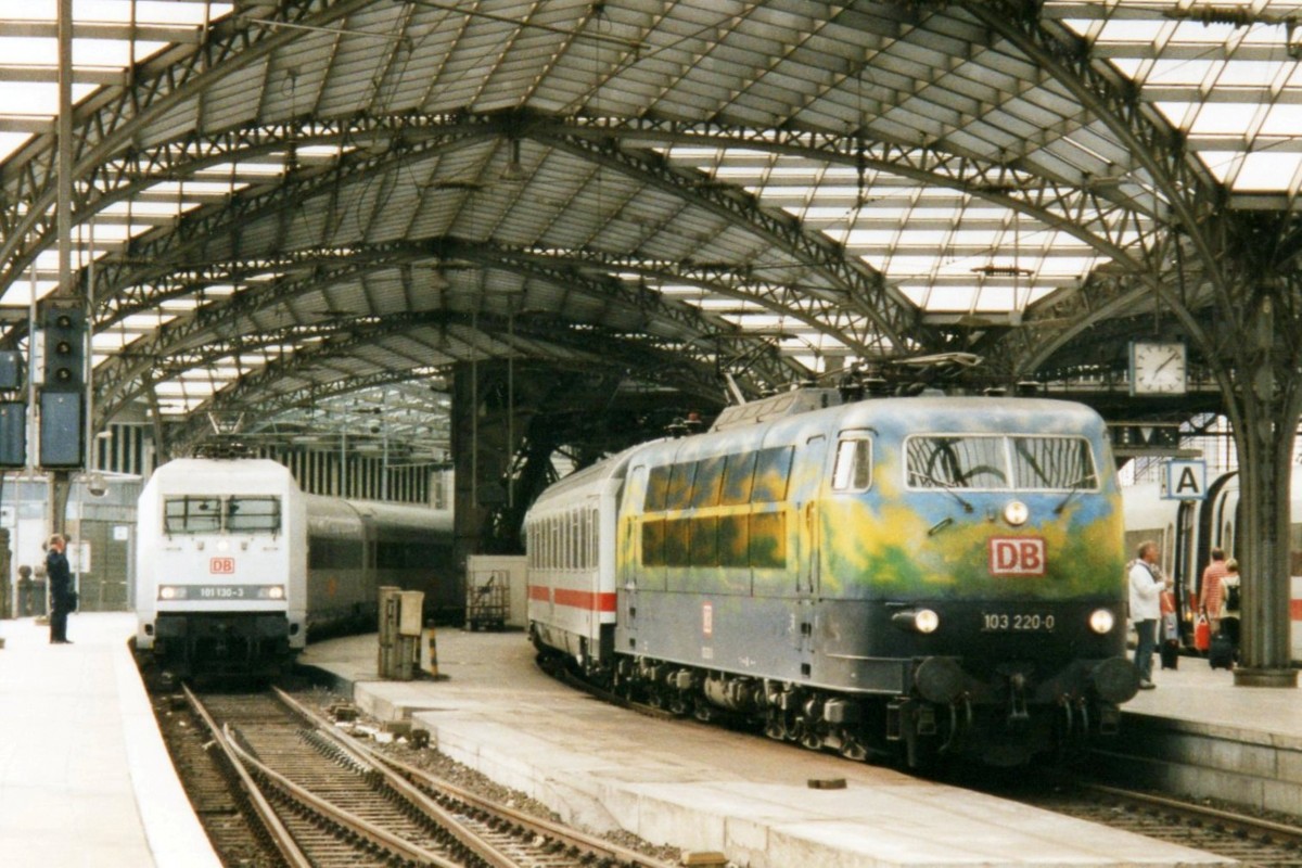 Am 13 April 2001 stand Paradisvogel/Blmchen 103 220 in Kln Hbf.