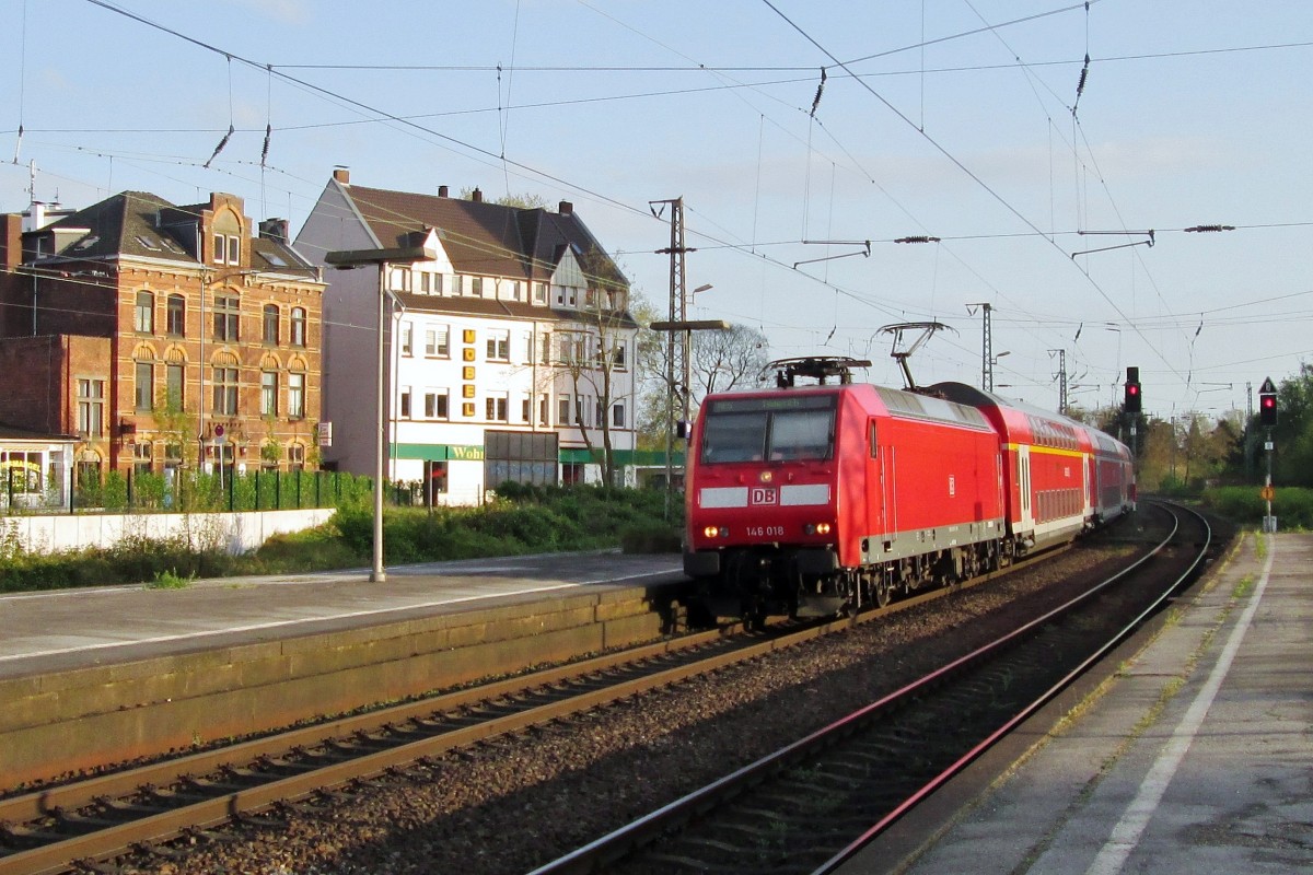 Am 14 April 2014 treft 146 018 in Wesel ein.