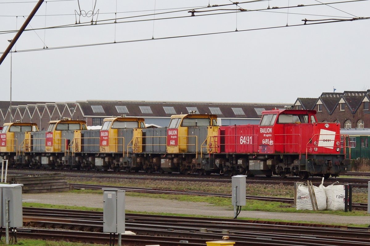 Am 14 Oktober 2014 stand diese 6400er-Truppe (mit 6491 vorne) noch in Amersfoort. Heute hat DBCargo Nederland diese Truppe in Polen geschickt. 