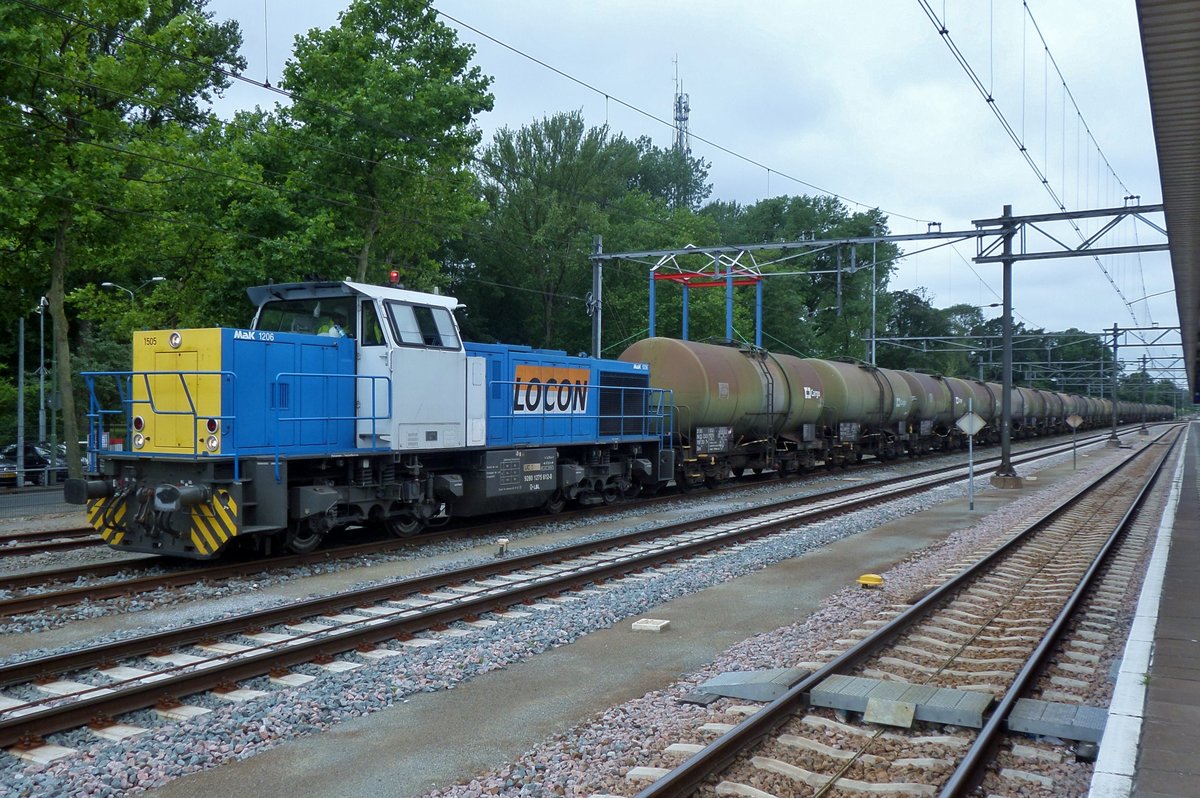 Am 16 Juli 2016 rangiert 1505 in Dordrecht Centraal.