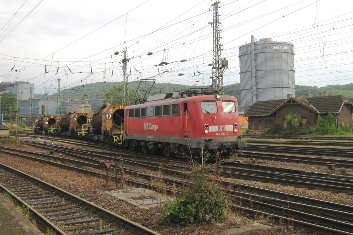 Am 16 September 2011 arbeitet 140 013 mit der Suppenzug in Vlklingen.