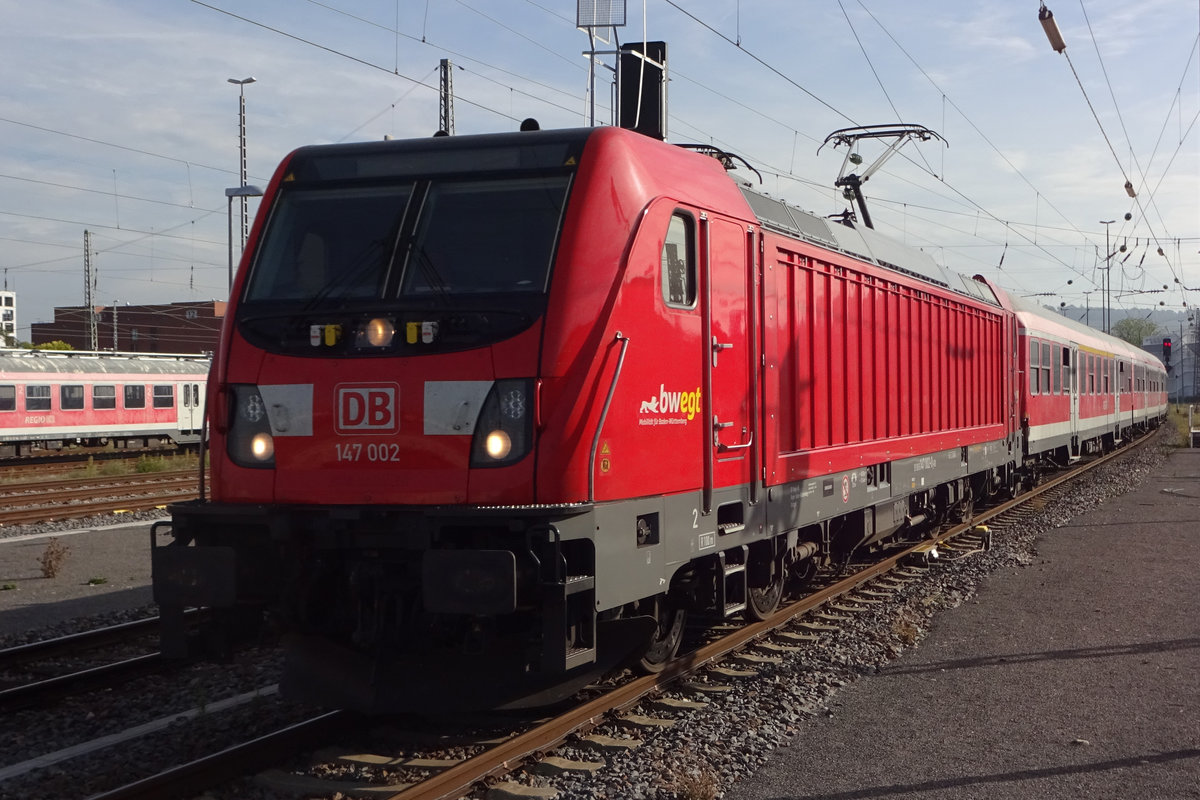 Am 16 September 2019 treft ein RB nach Stuttgart mit 147 002 in Heilbronn ein. 