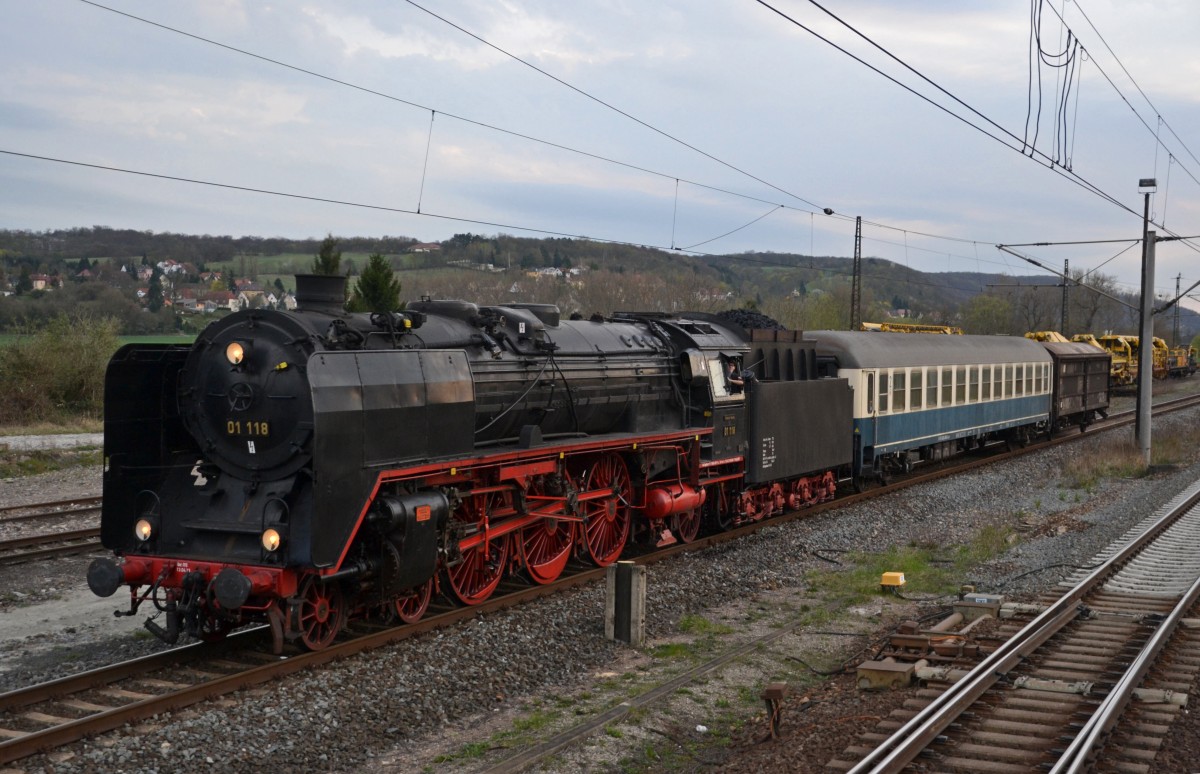 Am 16.04.2015 war die HEF 01 118 von Frankfurt (M) Ost Ubf zum Dampfloktreffen nach Dresden-Altstadt unterwegs. Marcus Schrödter fotografierte sie in der Überholung in Naumburg Hbf.