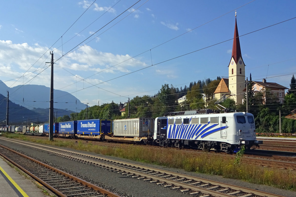 Am 17 September 2019 schiebt 139 213 ein KLV aus Kufstein aus.