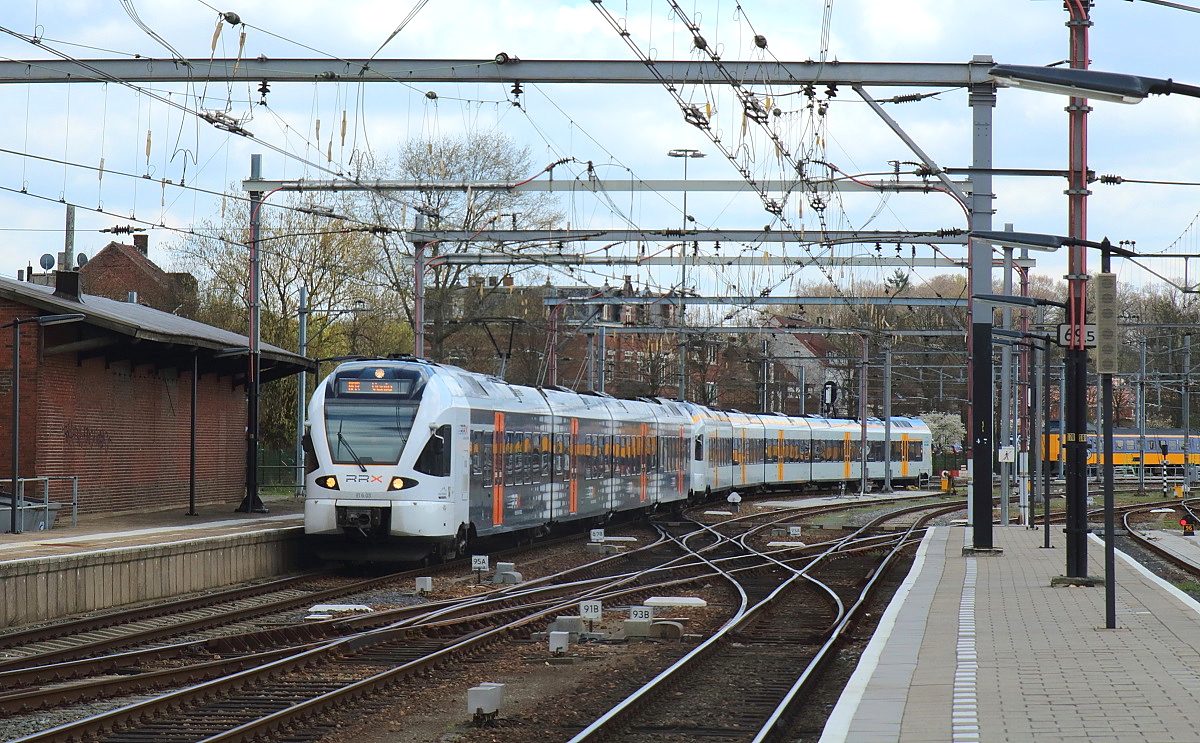 Am 17.04.2015 fahren der vierteilige ET 6.03 und der fünfteilige ET 7.14 der Eurobahn im Endbahnhof Venlo/Niederlande ein. Hier treffen das deutsche Wechselstromsystem und das niederländische 1,5 V-Gleichstromnetz aufeinander. Die Oberleitungen einiger Gleise wie das Bahnsteiggleis 1, auf dem die Eurobahn einfährt, können daher umgeschaltet werden. In der Bahnhofsdurchsage werden die Züge der RE 13 als  internationale trein  angekündigt.