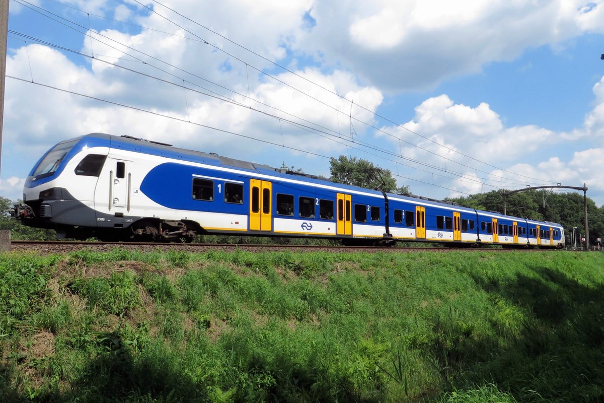 Am 18 Juli 2020 passiert NS 2503 Tilburg Oude Warande.