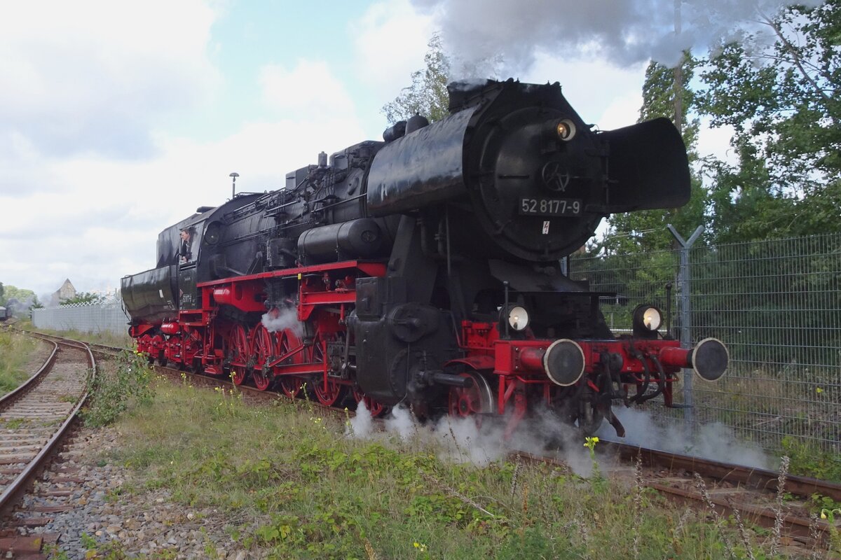 Am 18 September 2022 bietet 52 8177 ins Bw Berlin-Schöneweide Kabinenfahrten an.