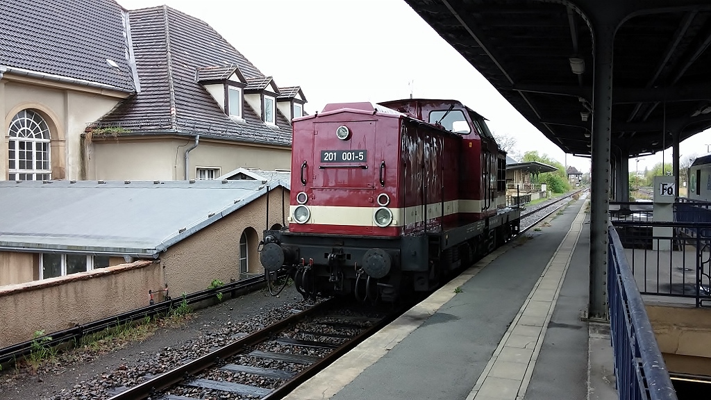 Am 18.04.2014 war EBS 201 001-5 (9280 1204 900-5 D-EBS) in Zeitz Pbf abgestellt.