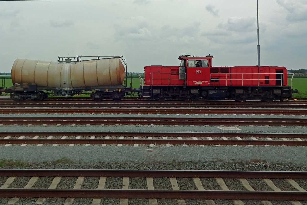 Am 19 Juli 2019 treft 6431 mit ein Kalkzug in Lage Zwaluwe ein.