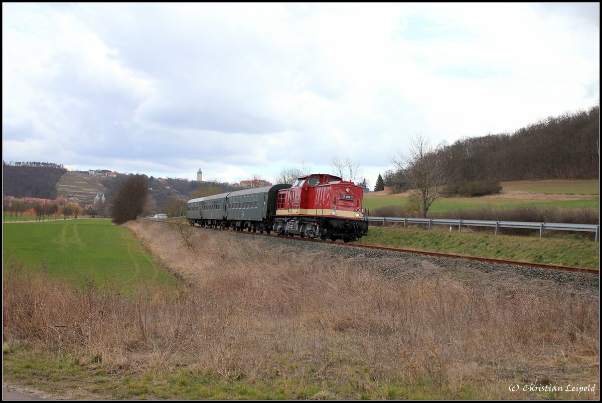 Am 19.03.2022 war die 112 481-7 von MaS Bahnconsult mit einem Lipsia Erlebnisreisen Chartersonderzug von Leipzig Hbf nach Karsdorf bei Balgst�dt unterwegs. (Foto: Christian Leipold)