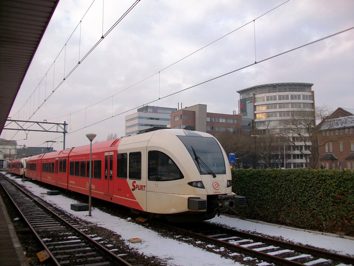 Am 2 Jänner 2010 steht Arriva NL 502 in Dordrecht abgestellt.