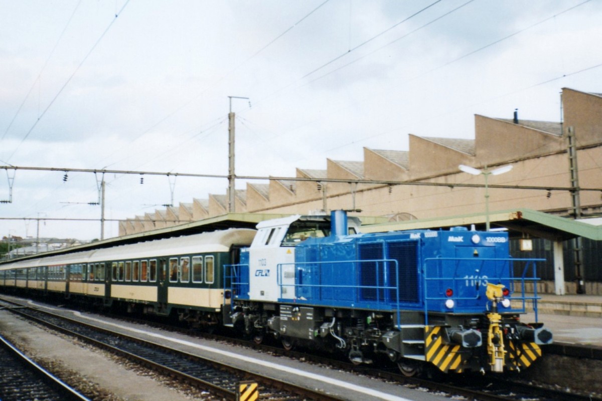 Am 2 Juni 2010 rangiert CFL 1103 in LUxembourg Gare Centrale.