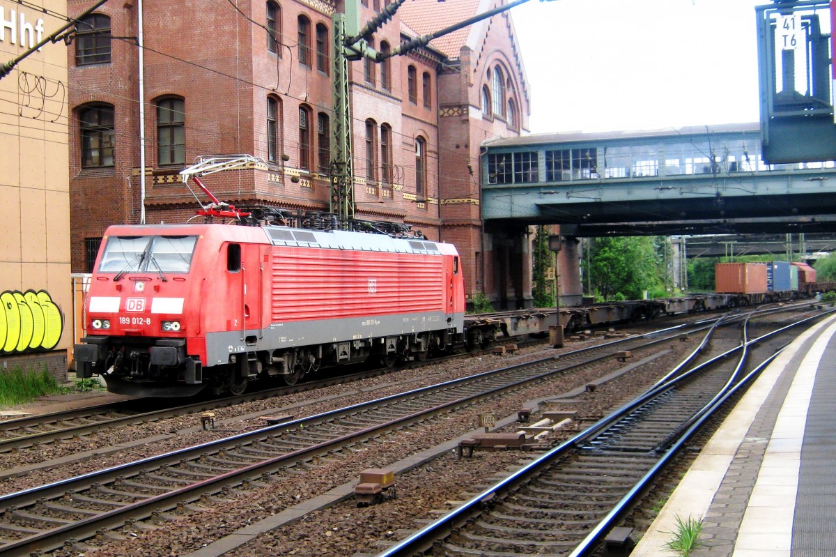 Am 2 Juni 2012 durchfahrt 89 012 Hamburg-Harburg.