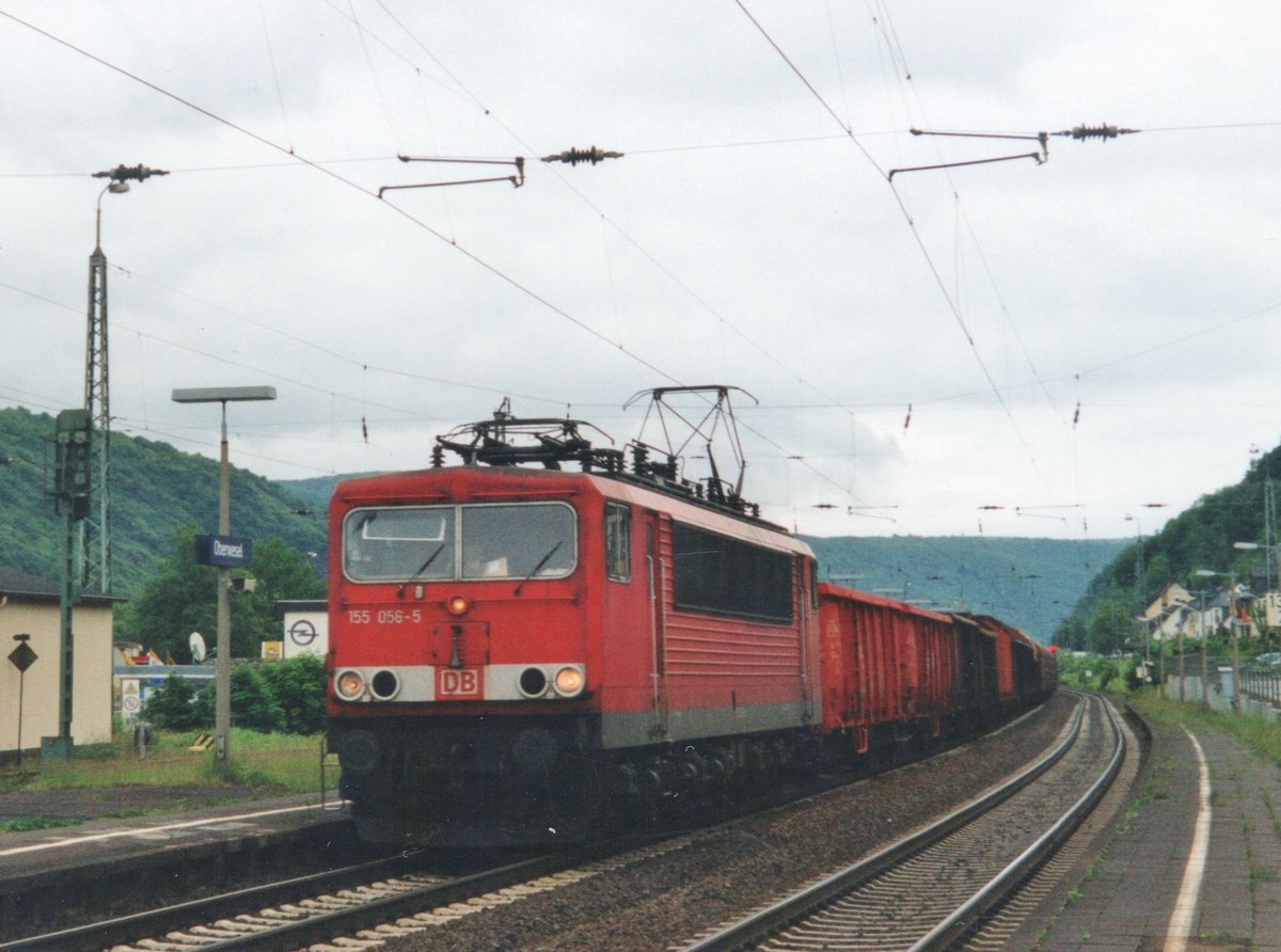 Am 2 Juni 2012 durchfahrt 155 056 Oberwesel.