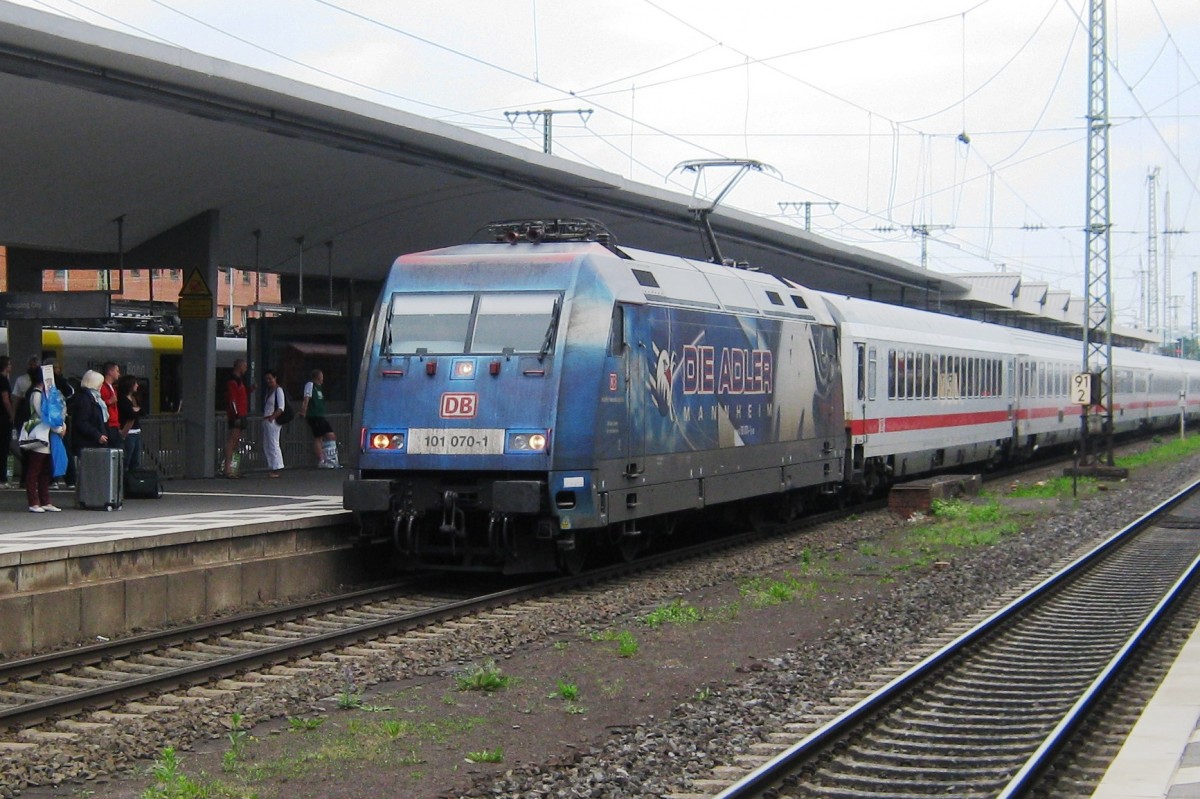 Am 2 Juni 2012 treft 101 070 in Koblenz Hbf ein.