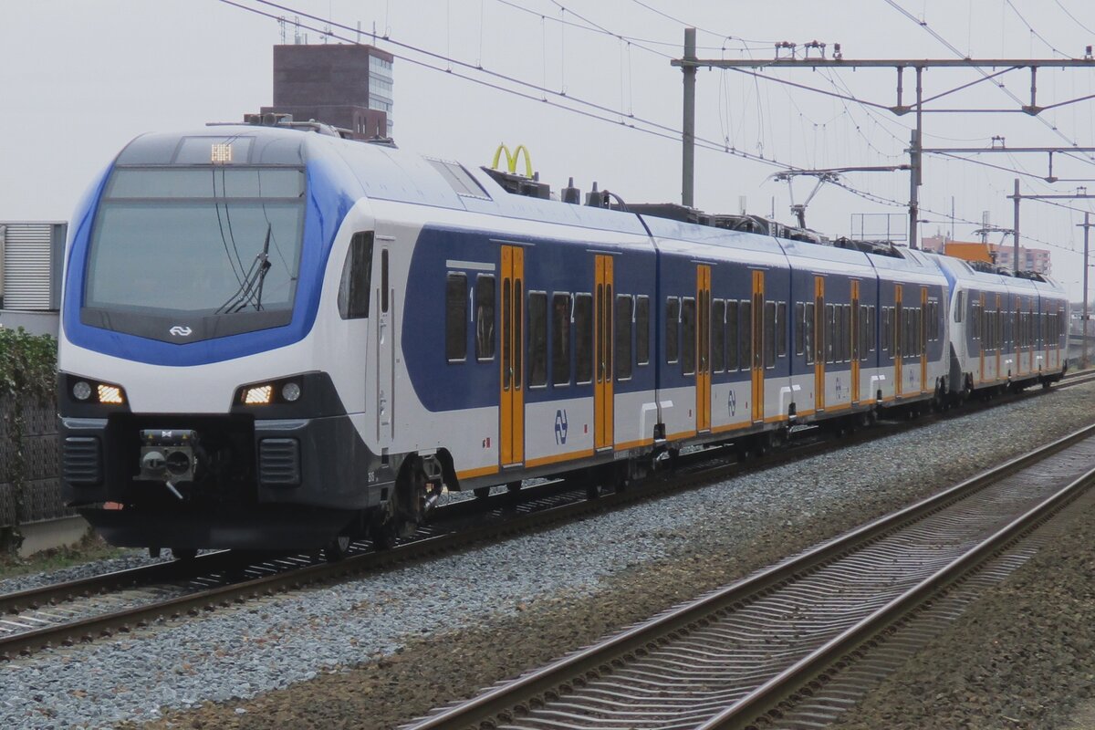 Am 2 März 2017 lief der Testprogramma für NS-Flirts-3 mit RBs zwischen Wijchen und Nijmegen und dieser Tag halt NS 2518 in NIjmegen-Dukenburg.