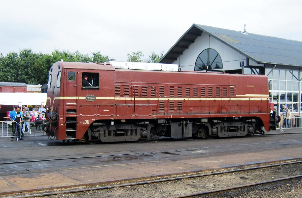 Am 2 September 2012 steht VSM, ex-NS 2299 in Bekbergen.