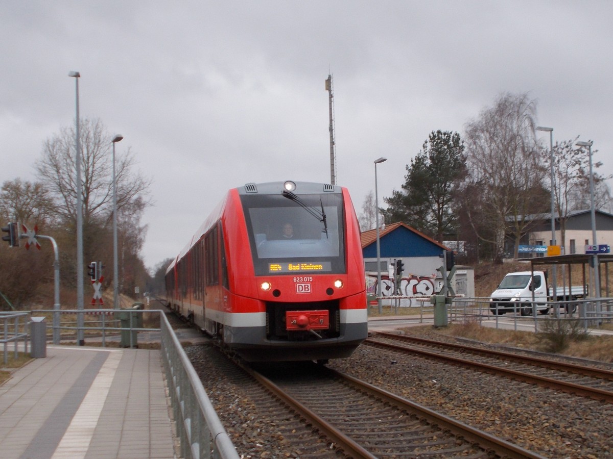 Am 20.März 2016 konnte ich den 623015 bei der Einfahrt,aus Lübeck,in den ehemaligen Grenzbahnhof Herrnburg fotografieren.