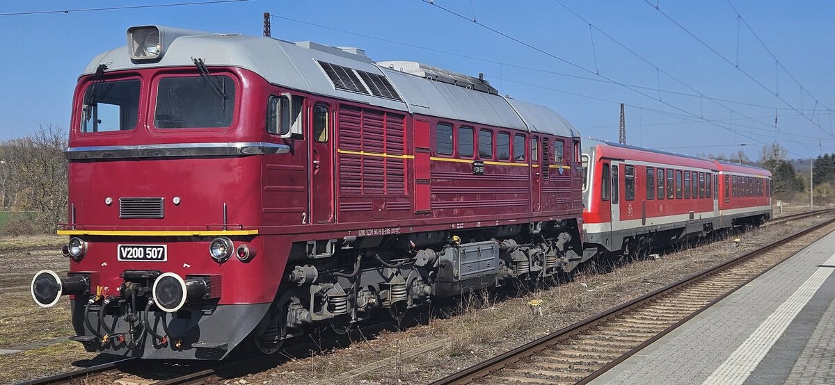 Am 21.03.2025 überführte die EBS V200 507 ab Naumburg (S) Hbf den DB 628 636 über die Unstrutbahn nach Karsdorf. (Foto: Nico Schiele)
