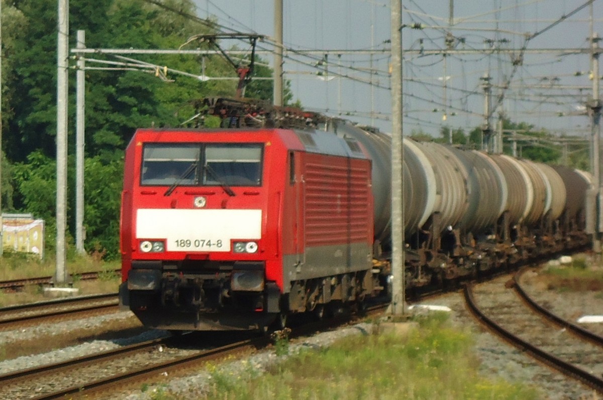 Am 22 Augustus 2015 durchfahrt 189 074 Boxtel.