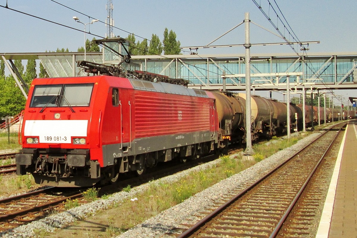 Am 22 Augustus 2015 durchfahrt 189 081 Boxtel.