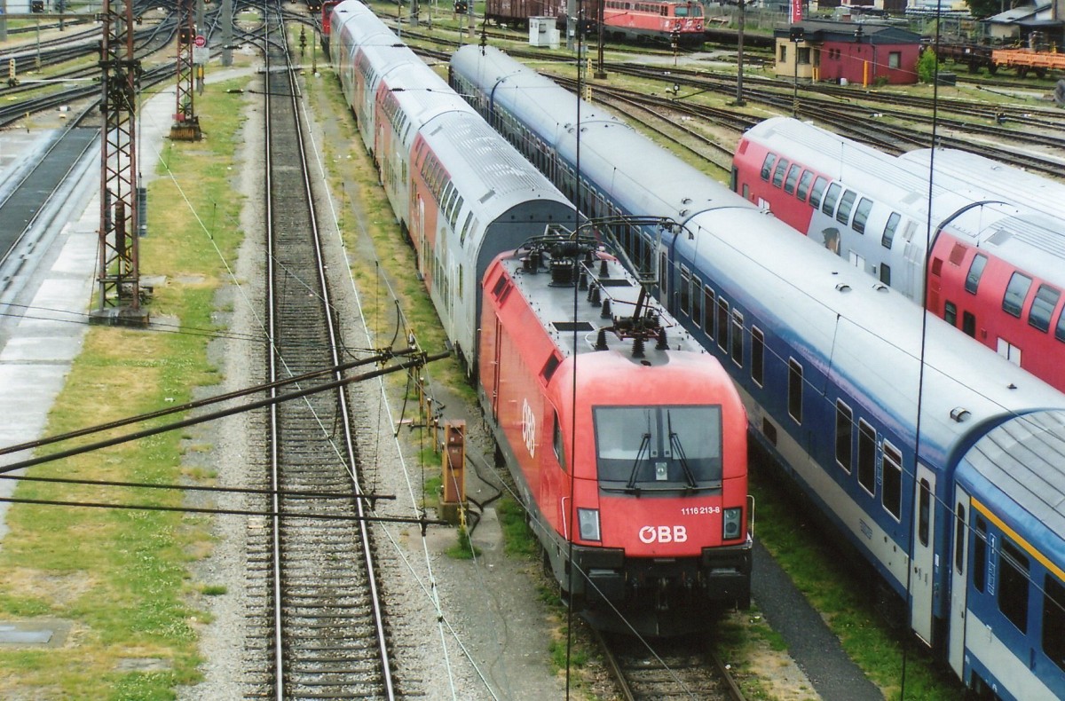 Am 22 Mai 2008 steht ÖBB 1116 213 bei Wien Westbahnhof.