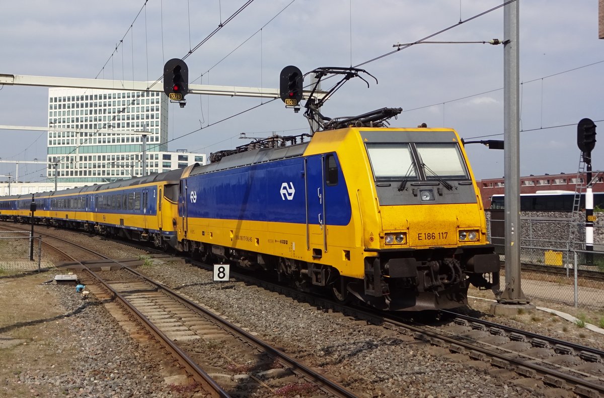 Am 22 Mai 2019 verlässt NS 186 117 mit ein IC-Direct Breda. 