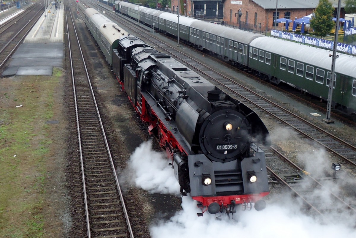 Am 22 September 2014 bereitet 01 0509 sich auf die Rckfahrt nach Cottbus vor im Neuenmarkt-Wirsberg.