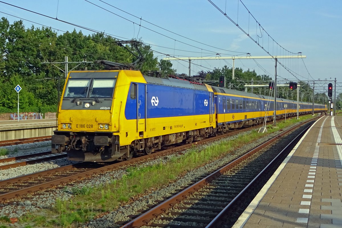 Am 23 Augustus 2019 durcheilt ein IC-D mit 186 028 Boxtel.