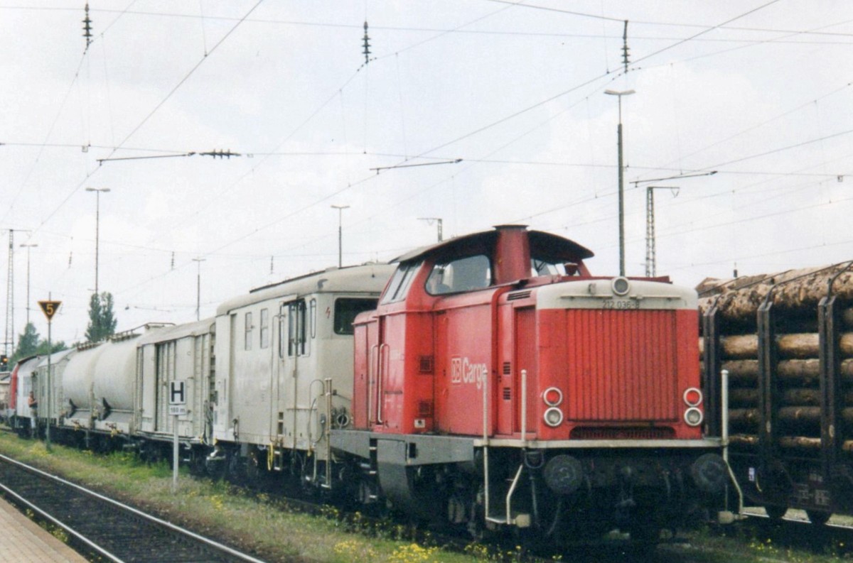 Am 23 Dezember 2003 steht 212 036 in Plattling.