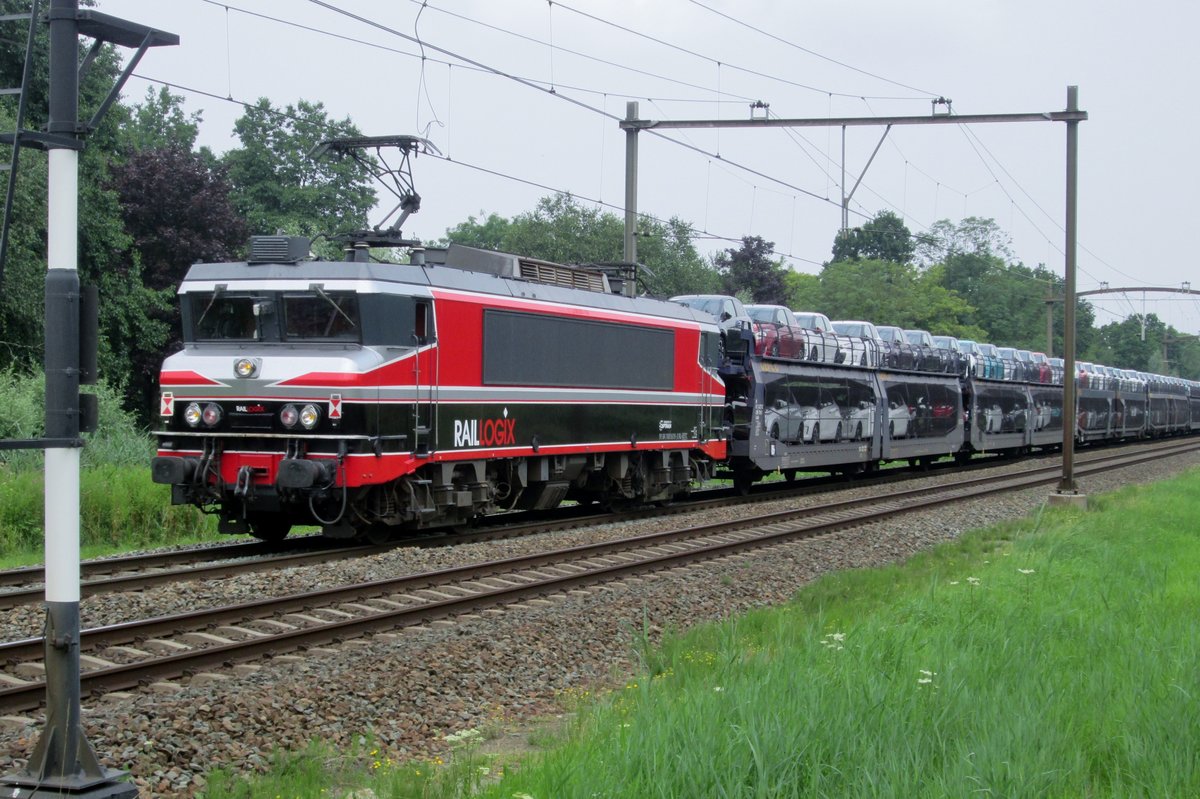 Am 23 Juli 2016 schleppt RaiLogic 1619 ein BLG-Ganzzug durch Dordrecht-Zuid.