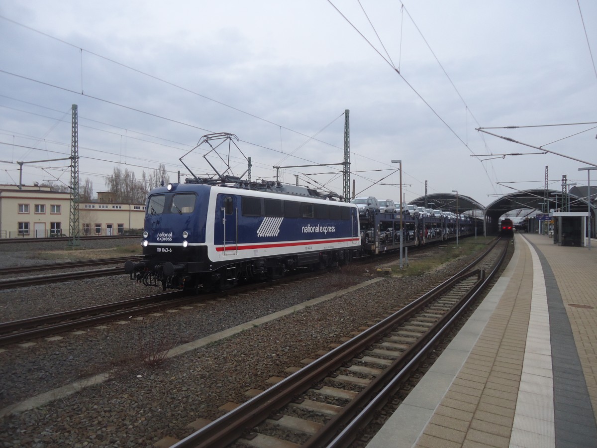 Am 23.03.2014 fuhr 110 043-6 (110 511-3) mit 4 Stunden Plus nach Wanne-Eickel. Aufgenommen im Halle. 