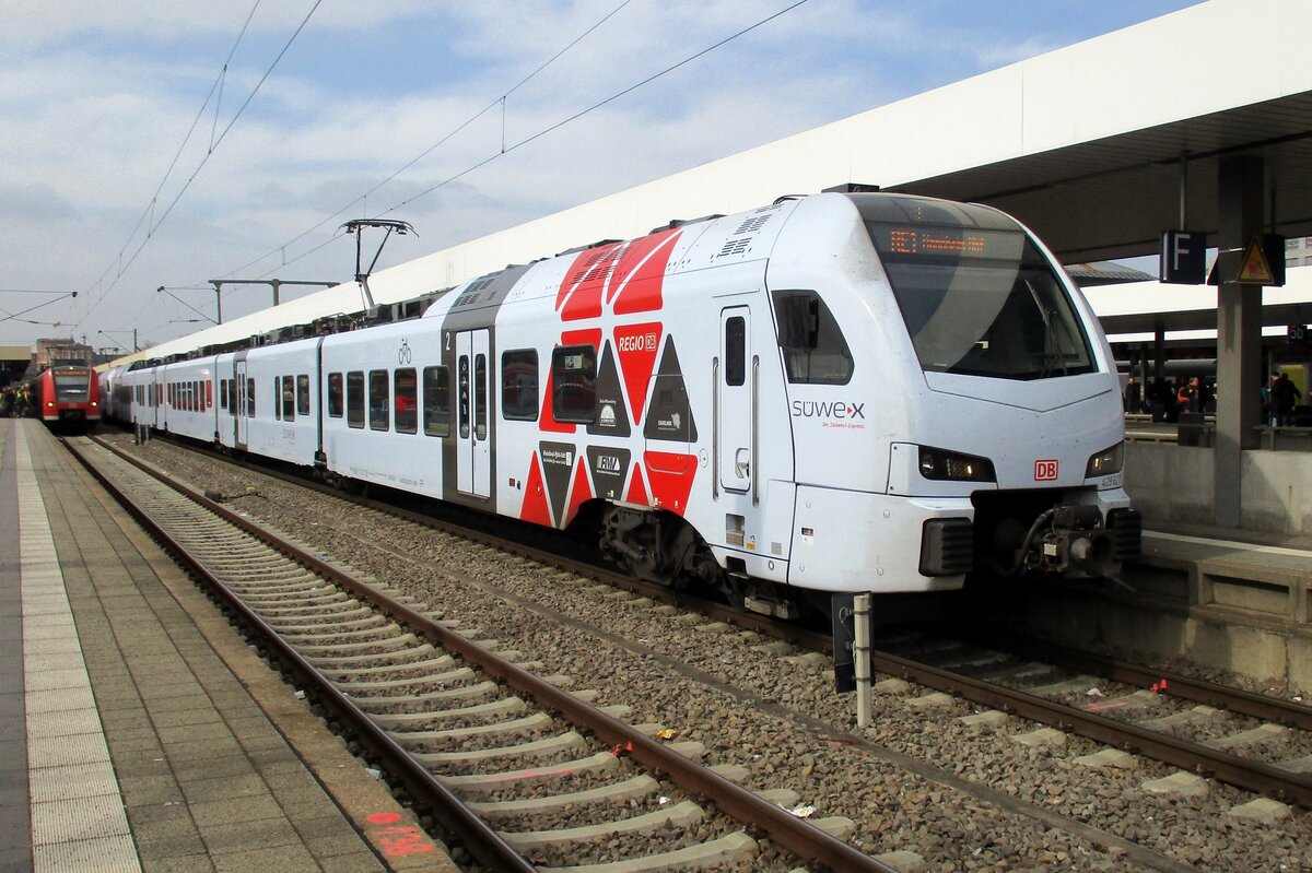 Am 24 März 2017 hallt DB regio 429 627 in Mannheim Hbf.