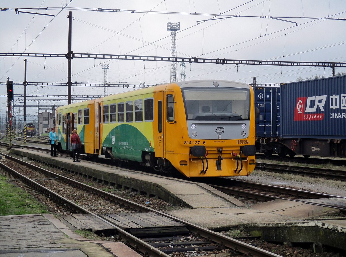 Am 24 September 2017 steht 814 137 in Ceska Trebova.