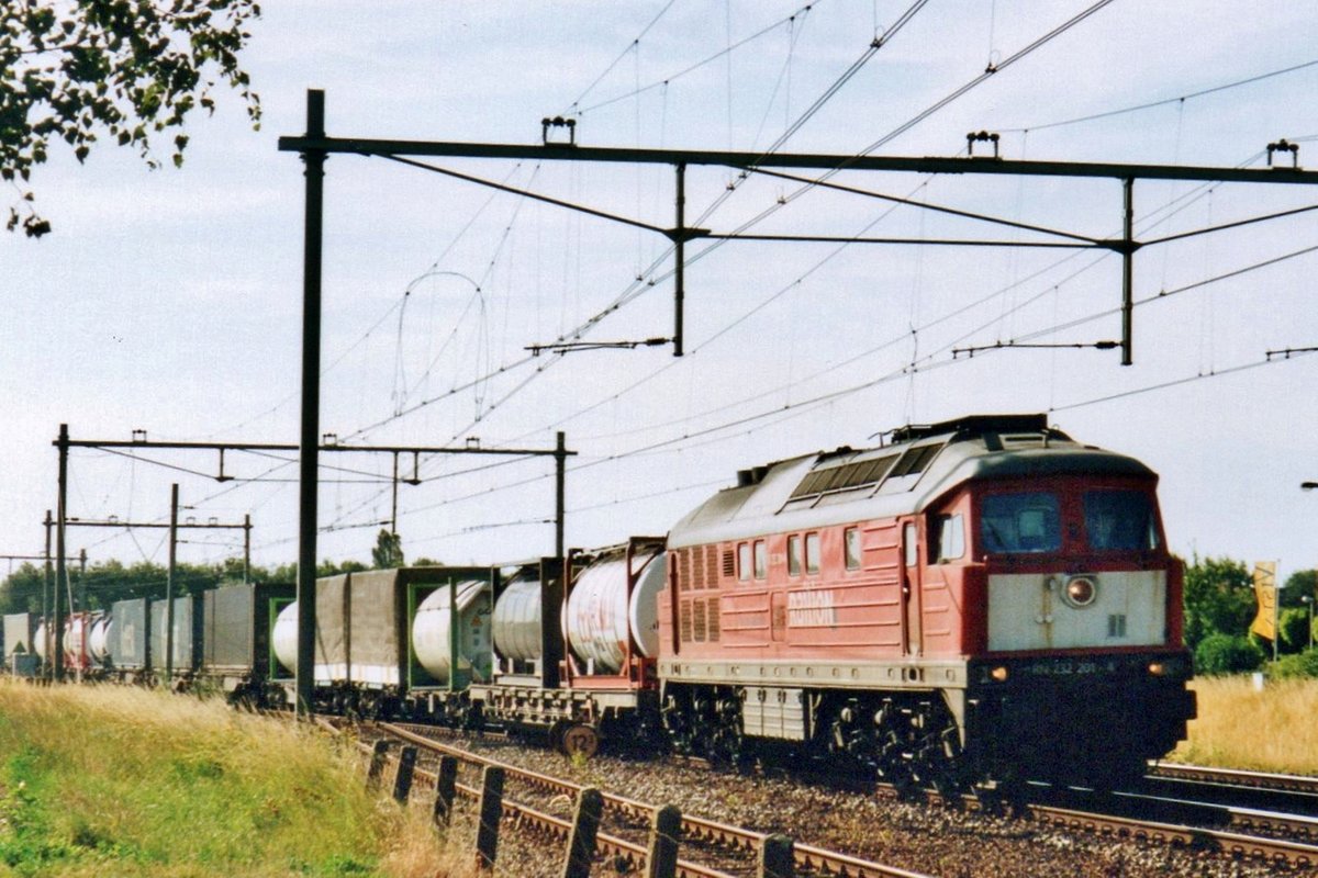 Am 25 Augustus 2007 dönnert ein KLV mit 232 201 durch Horst-Sevenum.