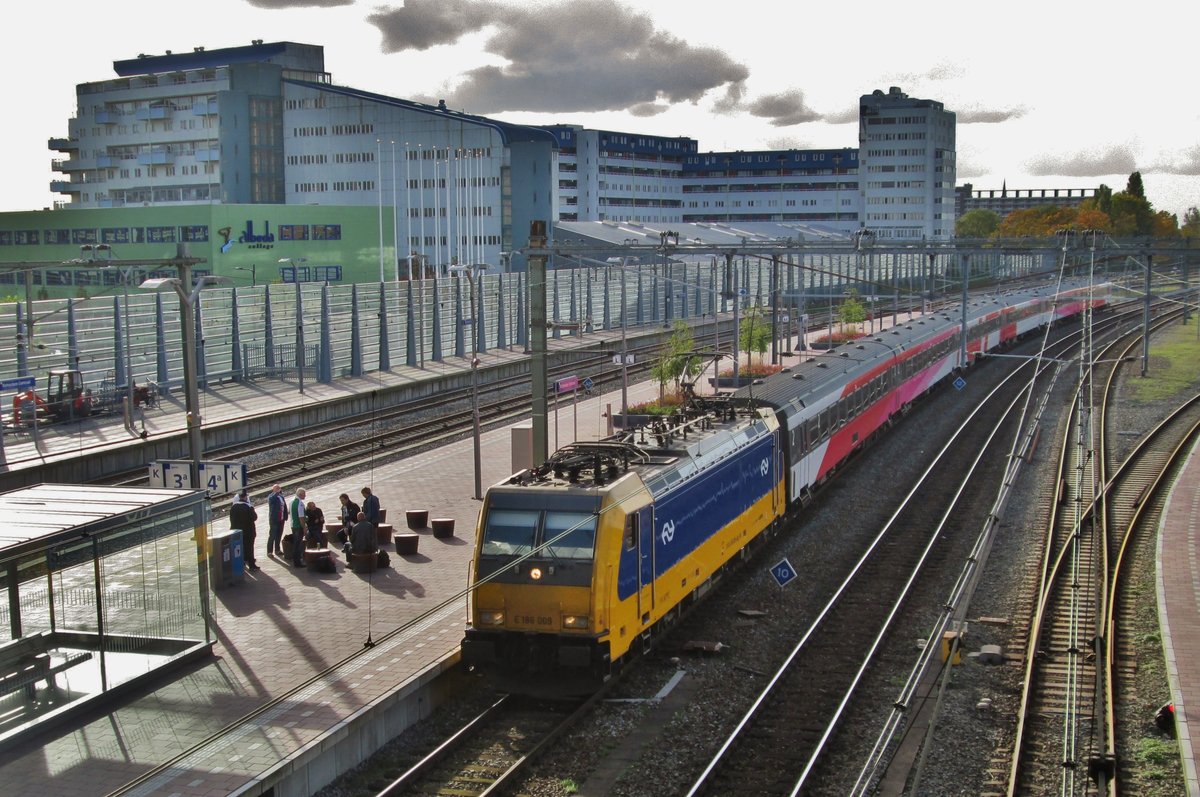 Am 25 Oktober 2015 treft 186 009 in Rotterdam Centraal ein.